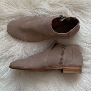 Jeffrey Campbell Chelsea bootie Size 5.5